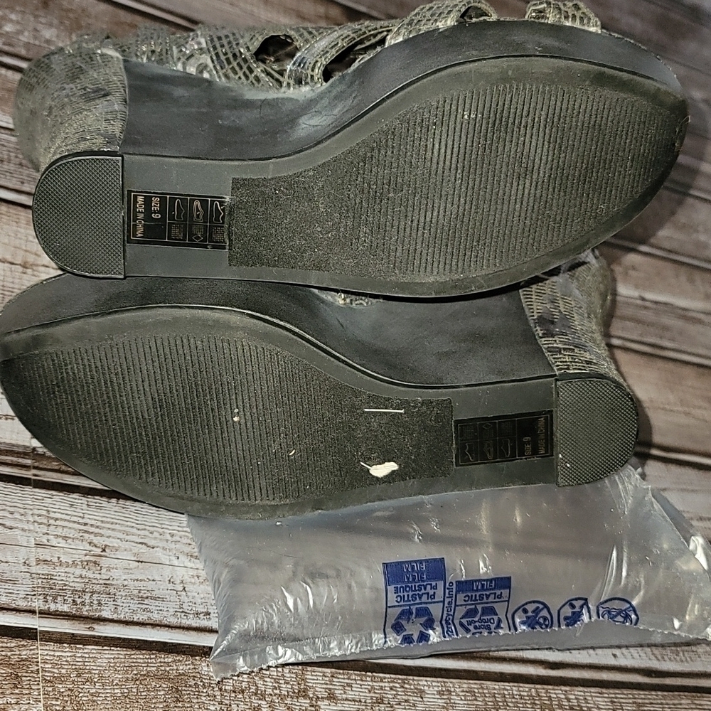 Nadara Shi by Journey silver & gray sandal wedge sandal shoe size 9 GUC - Picture 8 of 9
